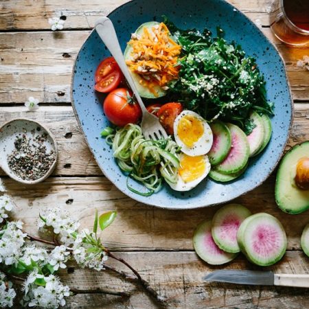How to Make Main Dish Salads That Keep You Full (And Aren’t Boring!)