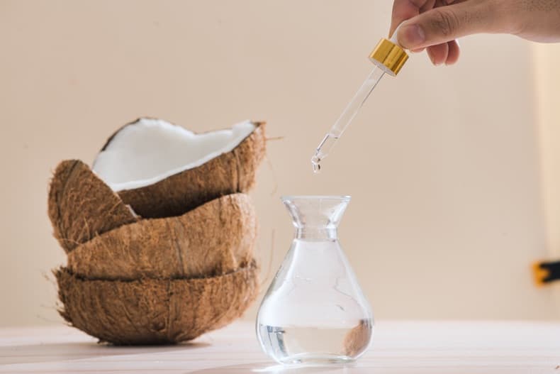 Why I Stopped Using Coconut Oil For Skin Moisturizing